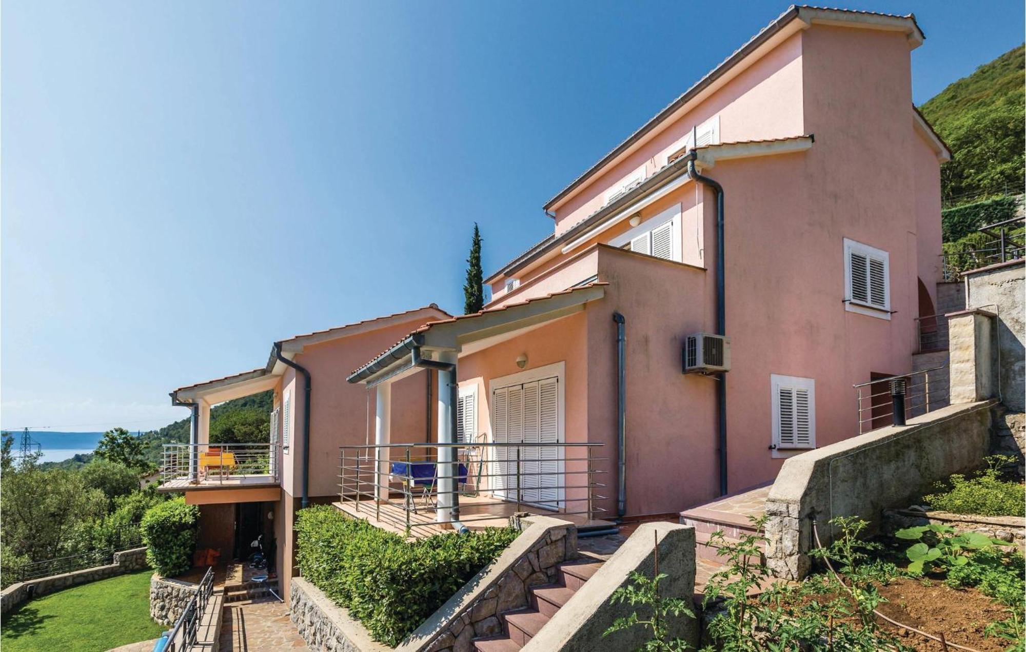 1 Bedroom Stunning Apartment In Mošćenička Draga Exterior foto